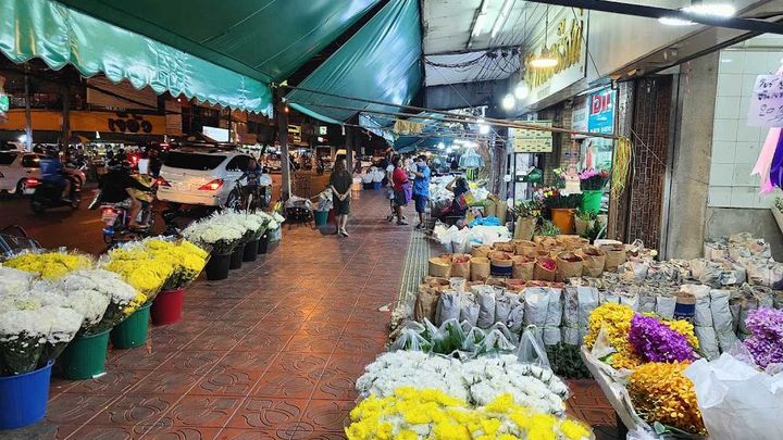 Pak Khlong Talat – The Flower Market