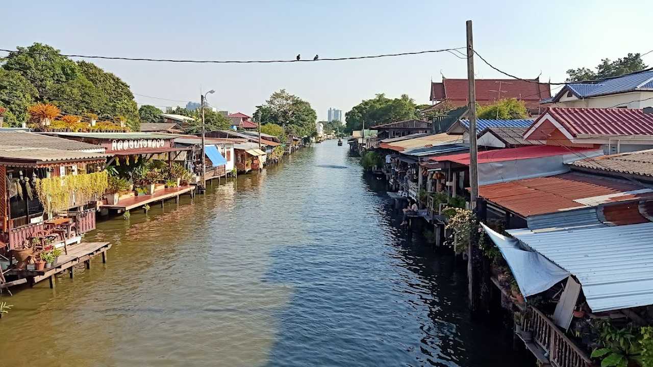 Khlong Bang Luang Floating Market
