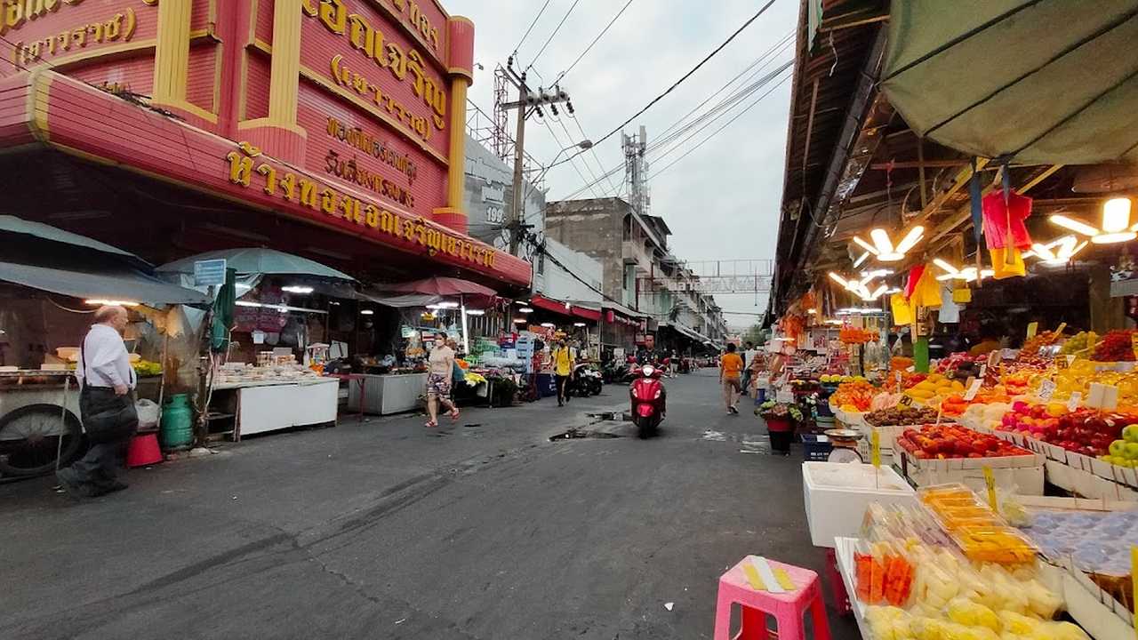 Huai Khwang Market