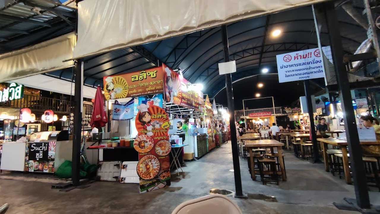 Mahadthai Night Market