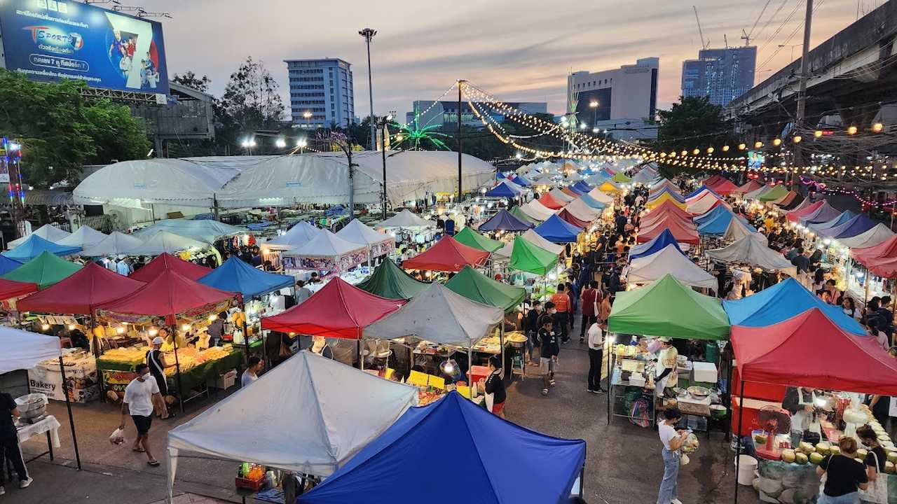 Ramkhamhaeng Night Market
