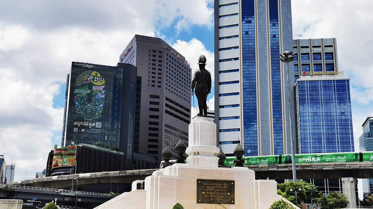 King Rama VI Monument