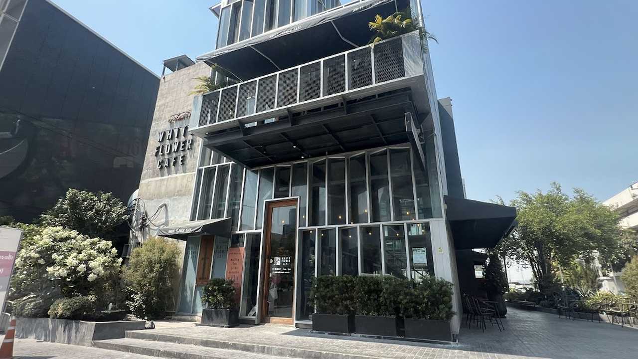 White Flower Cafe